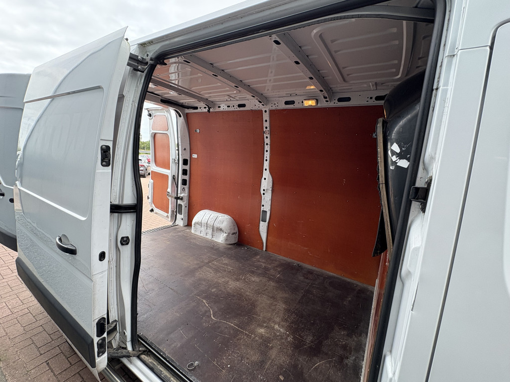Renault Master T35 2.3 dCi 145pk Euro6 L2H2 Energy 46892393-3.jpg | Autobedrijf De Waal B.V.