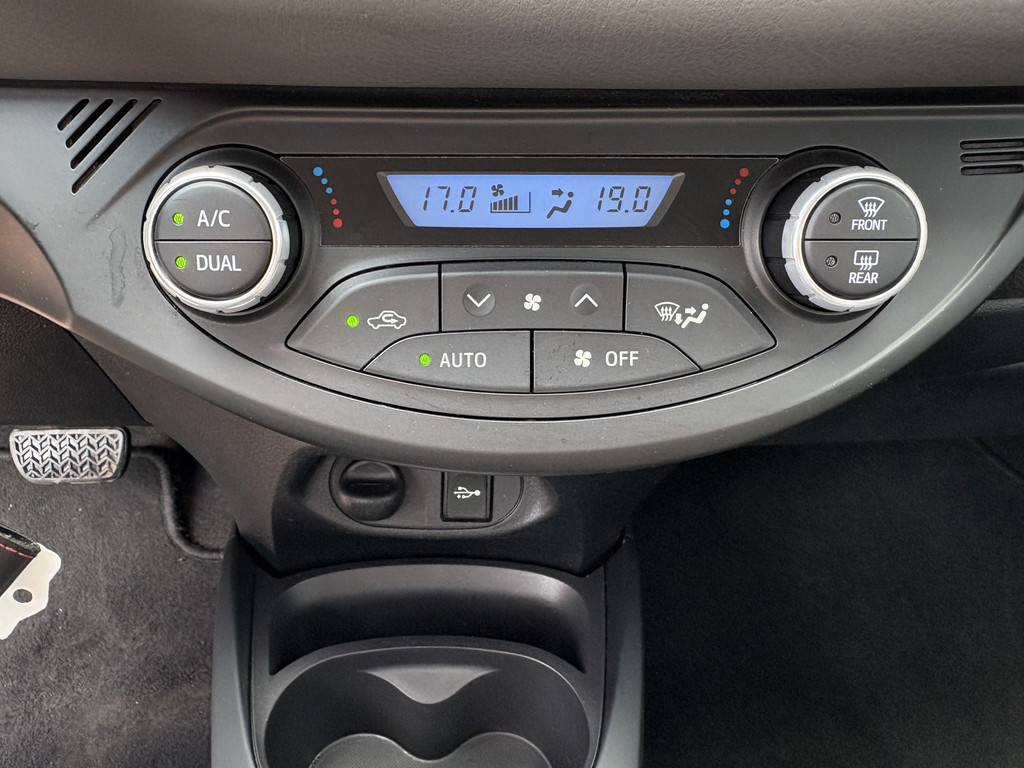 Toyota Yaris 1.5 VVT-i Active Automaat 5-drs. 53981805-4.jpg | Autobedrijf De Waal B.V.