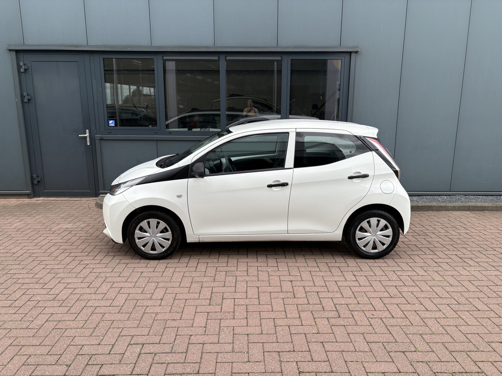 Toyota Aygo 1.0 VVT-i X-Fun 5-drs. 54271852-1.jpg | Autobedrijf De Waal B.V.