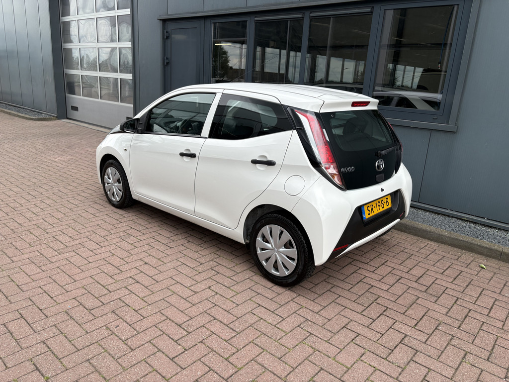 Toyota Aygo 1.0 VVT-i X-Fun 5-drs. 54271852-2.jpg | Autobedrijf De Waal B.V.