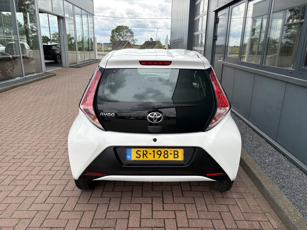 Toyota Aygo 1.0 VVT-i X-Fun 5-drs. 54271852-3.jpg | Autobedrijf De Waal B.V.