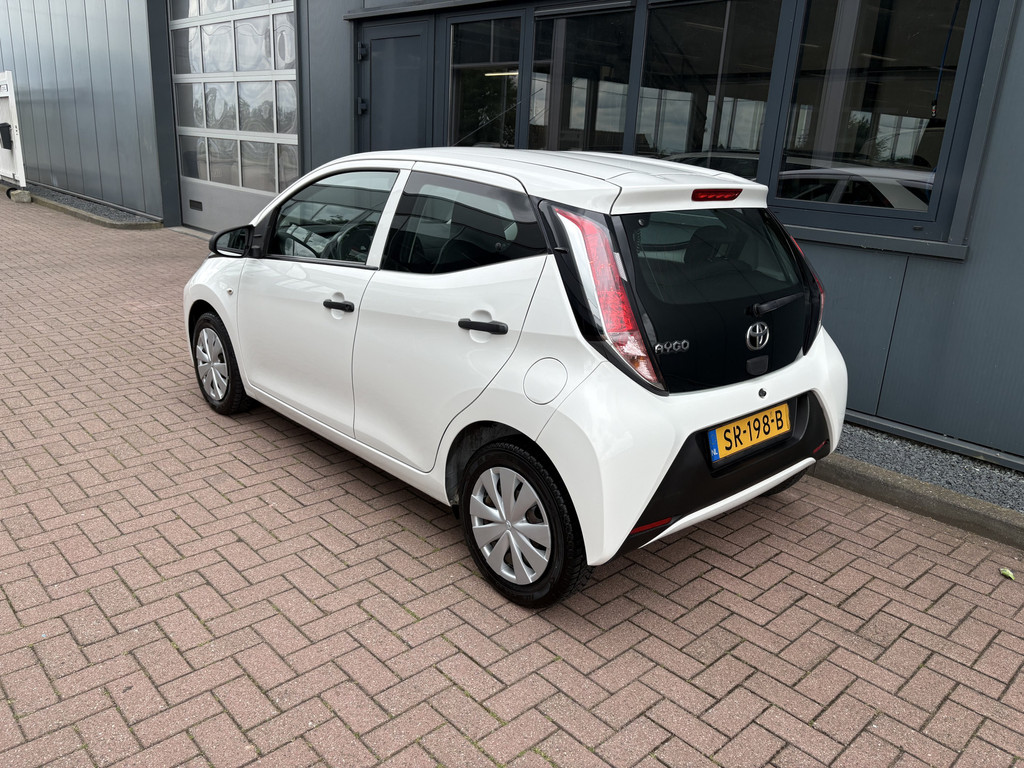 Toyota Aygo 1.0 VVT-i X-Fun 5-drs. 54271852-4.jpg | Autobedrijf De Waal B.V.