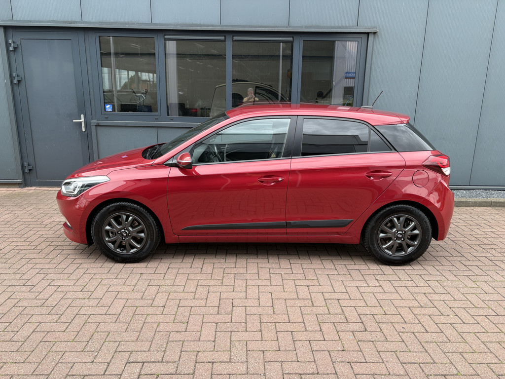 Hyundai i20 1.0 T-GDi 100pk Black Edition 5-drs. 54302553-1.jpg | Autobedrijf De Waal B.V.