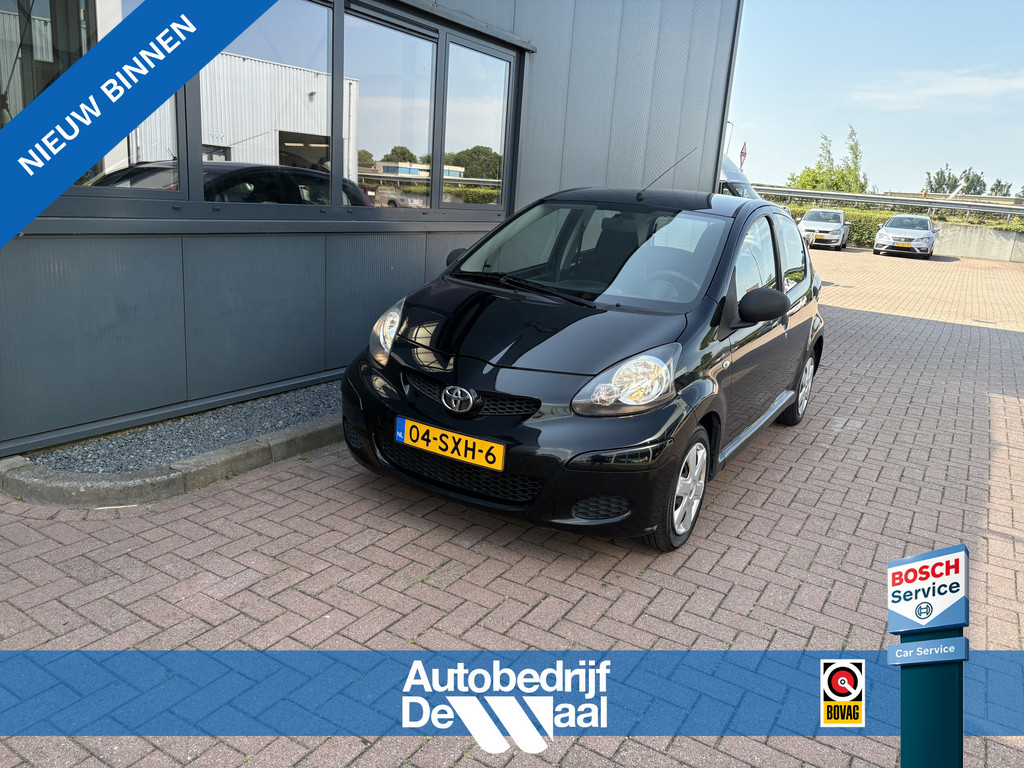 Toyota Aygo 1.0 VVT-i Now 5-drs. 54999744-0.jpg | Autobedrijf De Waal B.V.