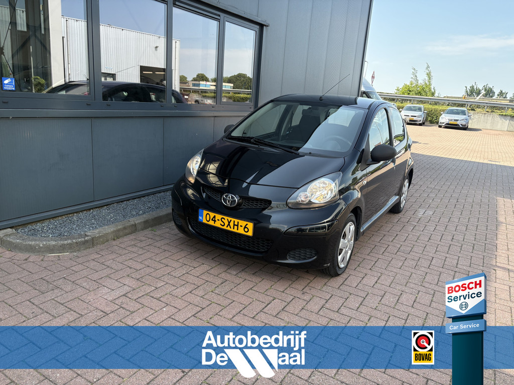 Toyota Aygo 1.0 VVT-i Now 5-drs. 54999744-0.jpg | Autobedrijf De Waal B.V.