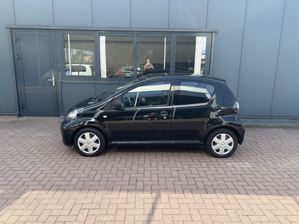 Toyota Aygo 1.0 VVT-i Now 5-drs. 54999744-1.jpg | Autobedrijf De Waal B.V.