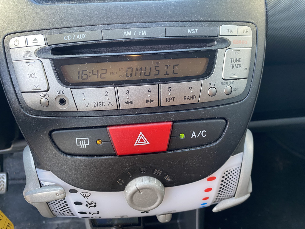 Peugeot 107 1.0 Active Premium 5-drs. 55106814-3.jpg | Autobedrijf De Waal B.V.