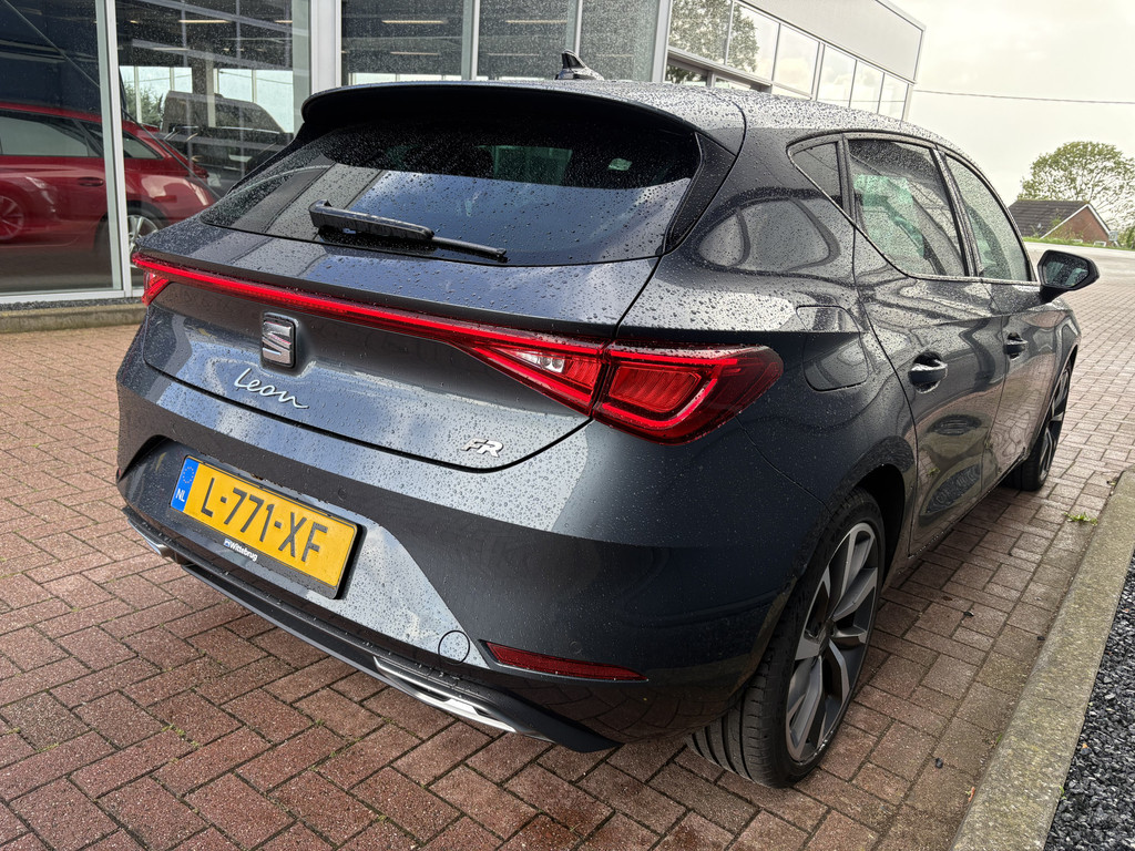 SEAT Leon 1.5 eTSi DSG 150pk FR Bns. Intense 56623351-4.jpg | Autobedrijf De Waal B.V.